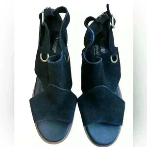 Kookaburra by UGG Women’s Kaiah  Suede Black Heel Sandal Size 5.5